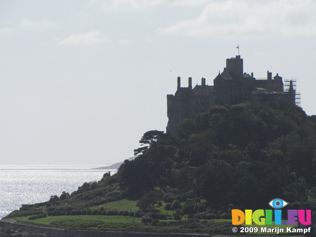 SX08937 Close up of St Michael's Mount from Marazion